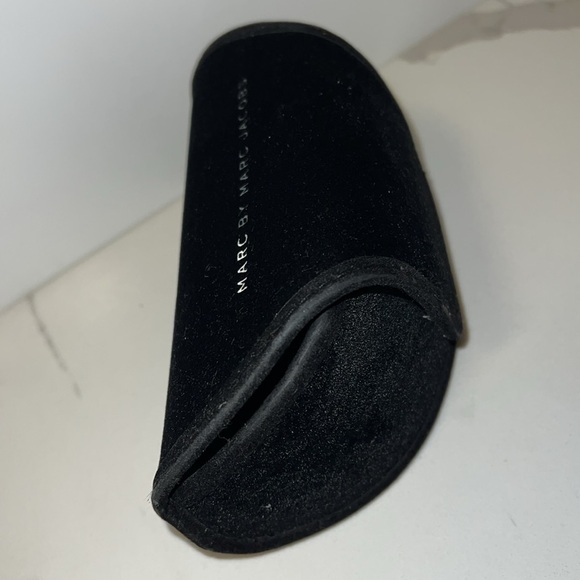 Marc by Marc Jacobs Black Velvet Large Sunglasses Case - Picture 1 of 7